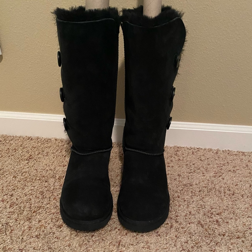 UGG Women's Boots, Size 10, Black